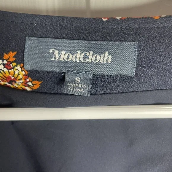 ModCloth Dress Womens S Sentimental Floral Navy Blue Fit and Flare V-Neck - Picture 3 of 7